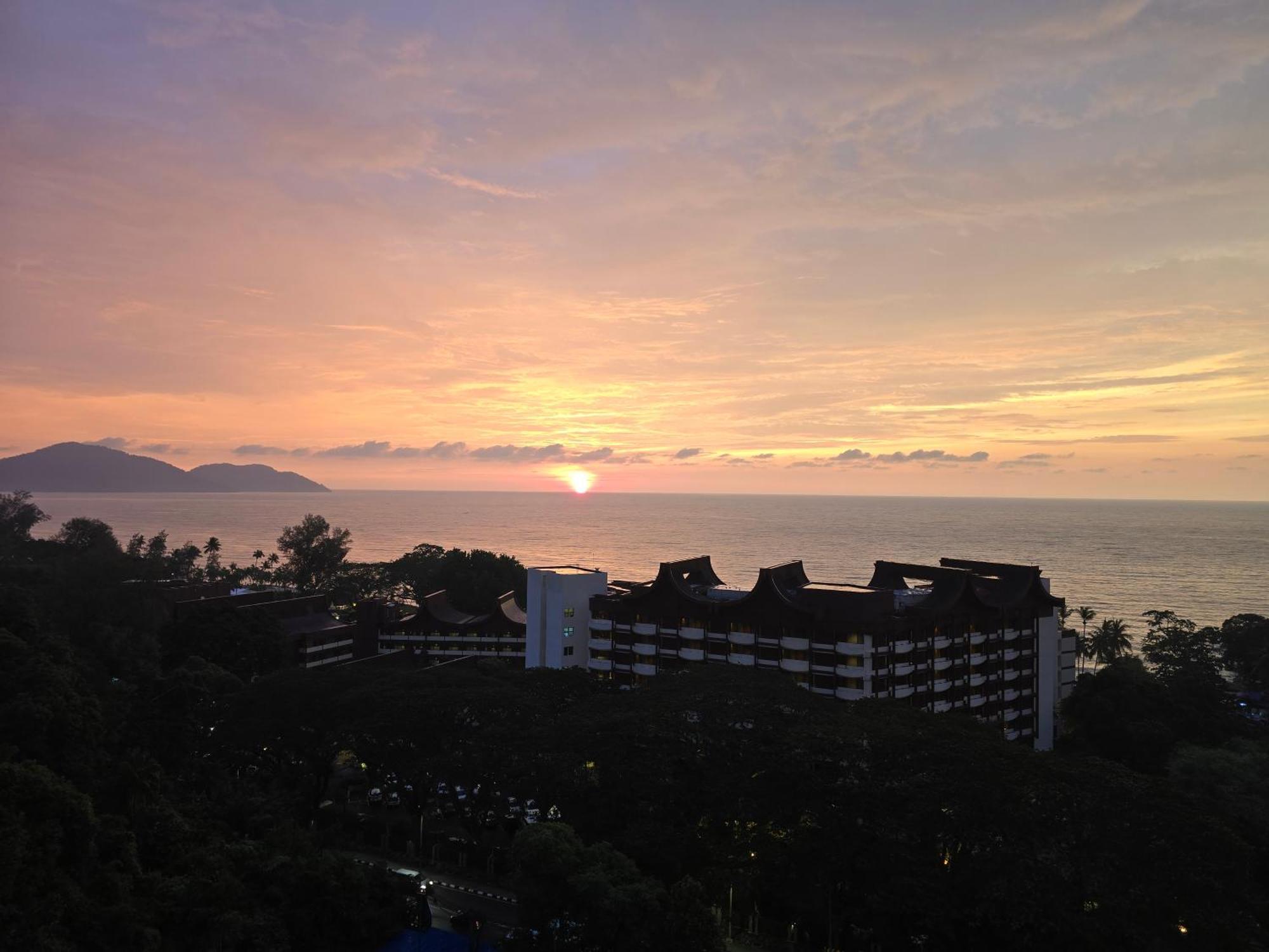 Green Ocean Seaview Apartment Batu Feringgi Exterior foto